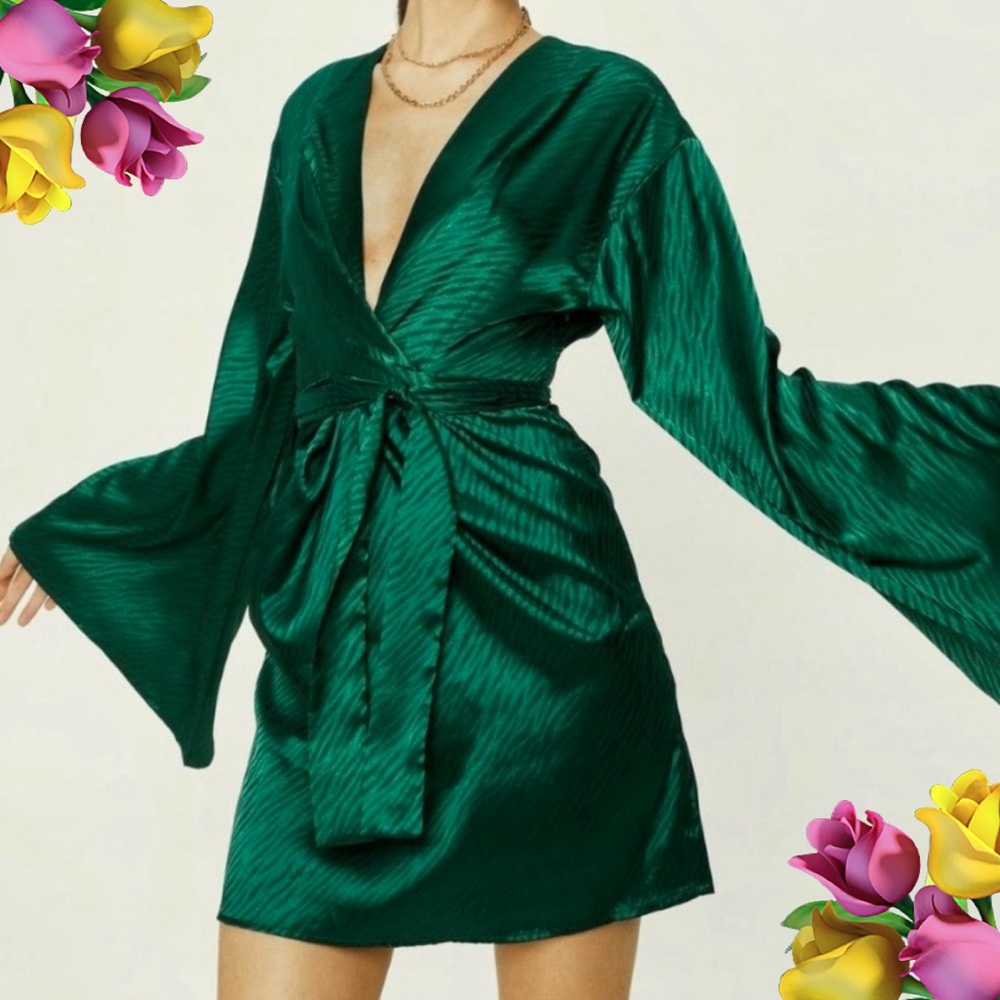 Nasty Gal Flattering Wide sleeve Satin Mini Dress Size 2 - Green